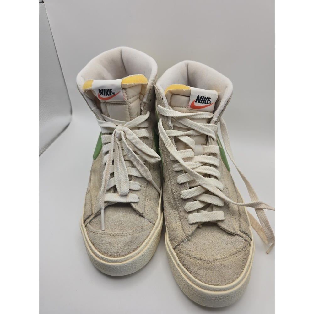 Women's Nike Blazers Size 7.5 dv7006-200 Tan And Green - Picture 3 of 9